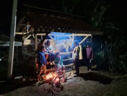 Gelar Patroli Dialogis, Bhabinkamtibmas Polsek Pulau Panggung Monitoring Ronda Malam di Ulu Belu Tanggamus