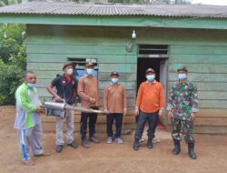 Babinsa 420-09/BangkoDampingin Pemerintah Desa Lakukan Fogging Cegah Dbd
