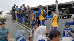 Lanal Bintan Dampingi Siswa/Siswi SLB Negeri 2 Tanjungpinang Kunjungi Kapal Perang