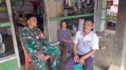 Pererat Hubungan dengan Warga, Babinsa Praka Alfin Irvan Laksanakan Komsos di Desa Batu Empang