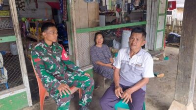 Pererat Hubungan dengan Warga, Babinsa Praka Alfin Irvan Laksanakan Komsos di Desa Batu Empang