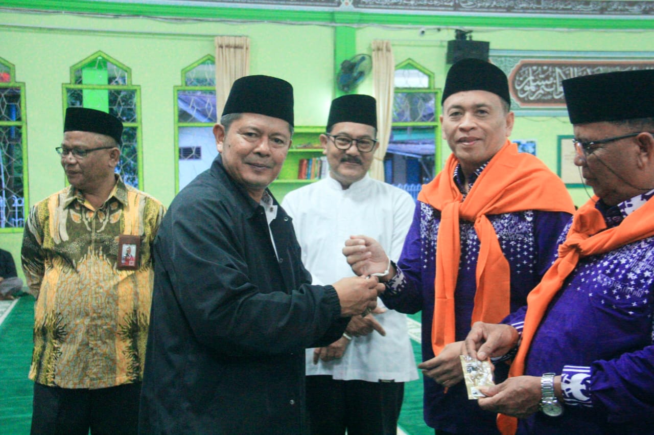 Dihadiri Bupati Pasaman Terpilih Welly Suheri Sekda Teguh Supriyanto Lepas Keberangkatan JCH Pasaman Ke Tanah Suci