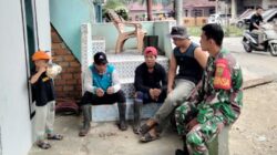 Bincang Santai Jaga Hubungan Baik, Babinsa Melaksanakan Komsos dengan Warga Binaan