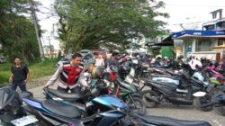 Polres Merangin Layani Masyarakat Sepenuh Hati,Kabag SDM Bersama Personil Bantu Susun Parkir Sepeda Motor
