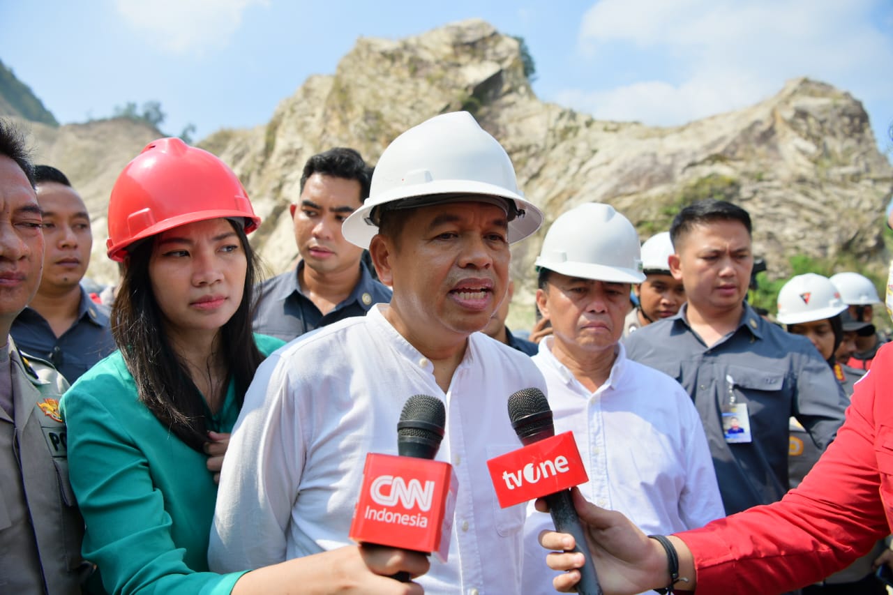 KDM Tinjau Lokasi Longsor Tambang Gunung Kuda, Beri Santunan untuk Keluarga Korban