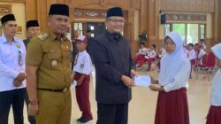 BAZNAS Kabupaten Tebo Salurkan bantuan Pendidikan Melalui Program  ”  Tebo Cerdas “