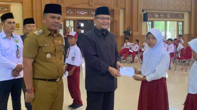 BAZNAS Kabupaten Tebo Salurkan bantuan Pendidikan Melalui Program  ”  Tebo Cerdas “