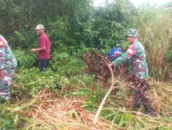 Gotong Royong Bersama Babinsa Koramil 02/M.Limun dan Warga