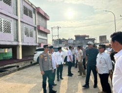 Kapolsek Pelawan Singkut Sambut Kedatangan Bupati Sarolangun ,Pantau Harga dan Stok Bahan Pokok Sembako di Pasar Modern Singkut