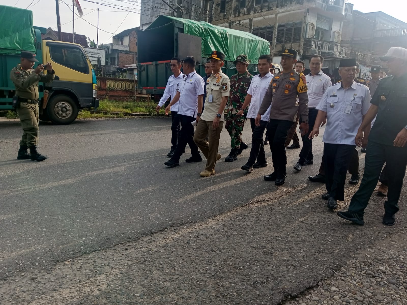 Sidak Pasar Singkut, Forkopimda Sarolangun Pastikan Stabilitas Harga dan Ketersediaan Bahan Pokok