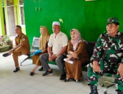 Babinsa Koramil 03/Pauh, kopka Ramadan melaksanakan kegiatan Komunikasi Sosial (Komsos) dengan warga binaannya