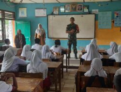 Babinsa Koramil Melaksanakan Bintahwil Wasbang di SDN 52 Sido Lego