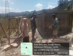 Babinsa Koramil 420-07/Sei Manau Kopda Arga Saputra Laksanakan (Komsos) dalam rangka Pembinaan Teritorial dengan masyarakat Desa Bukit Batu
