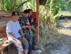 Babinsa Koramil 420-01/Batang Asai Praka Alvi irfan melaksanakan Komunikasi Sosial dalam rangka Pembinaan Teritorial