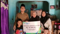 Sindangheula kepala desa sindangheula Suheli,S,kom,i,,mm kembali meyerahkan santunan jaminan kematian (jkm)dari program BPJS,