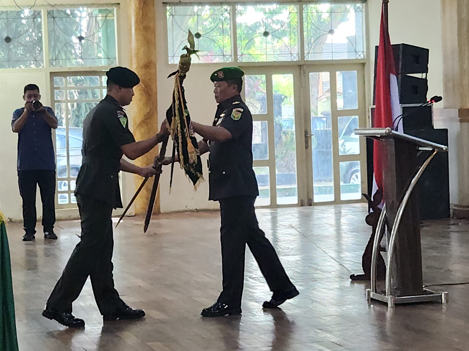 Serah Terima Jabatan Danyonif 142/KJ Berlangsung Khidmat di Balai Prajurit Korem 042/Gapu