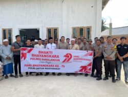Jelang Hari Bhayangkara Ke-79, Polres Sarolangun Gelar Bhakti Religi Bersihkan Masjid dan Gereja.