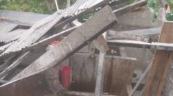 Polsek Limau Identifikasi Rumah Warga Yang Ambruk Diterjang Angin Puting Beliung