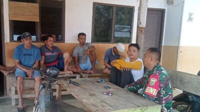Lewat Komsos, Babinsa Bangun Kemanunggalan dengan Masyarakat Desa