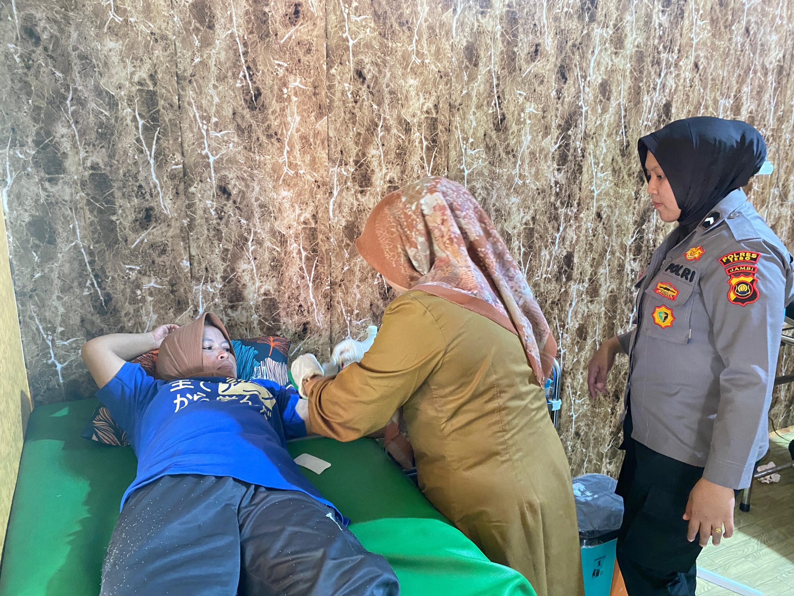 Sambut Hari Bhayangkara Ke-79, Polres Tebo gelar Donor Darah Dan KB Gratis