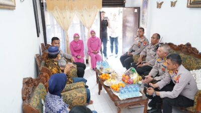 Wakapolres Metro Jakarta Utara Melaksanakan Anjangsana Sebagai Wujud Kepedulian Menyambut HUT Bhayangkara Ke- 79