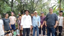 KADES CEMPLANG AGUS ST,SH MENGADAKAN KERJA BAKTI BERSAMA SELURUH MASARAKAT DESA CEMPLANG