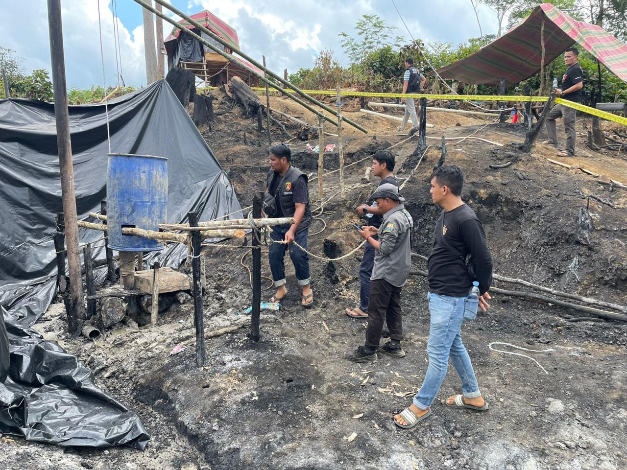 Sumur Minyak Ilegal Terbakar, Polres Sarolangun Cek Posisi Lokasi Kejadian.