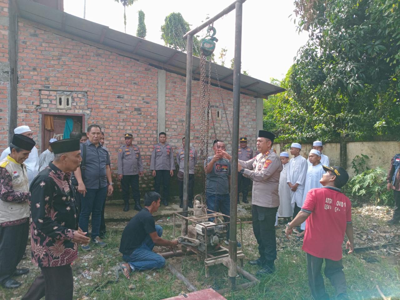 Polres Sarolangun Resmikan Bantuan Sumur Bor untuk Pondok Tahfidz Buya Haji Muhammad Salek Sambut Hari Bhayangkara ke-79.