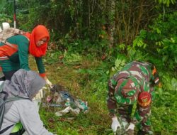 Kepedulian Sosial ditunjukkan Babinsa Koramil 420-03/pauh dengan mengadakan gotong royong bersama dengan masyarakat binaan nya Di Desa Kote Jaye