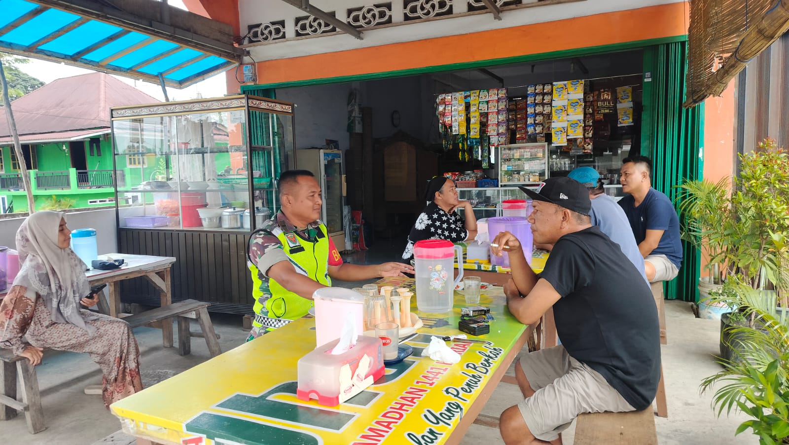 Komsos Dengan Warga Binaan Babinsa Bahas Keamanan dan Kebersihan Lingkungan