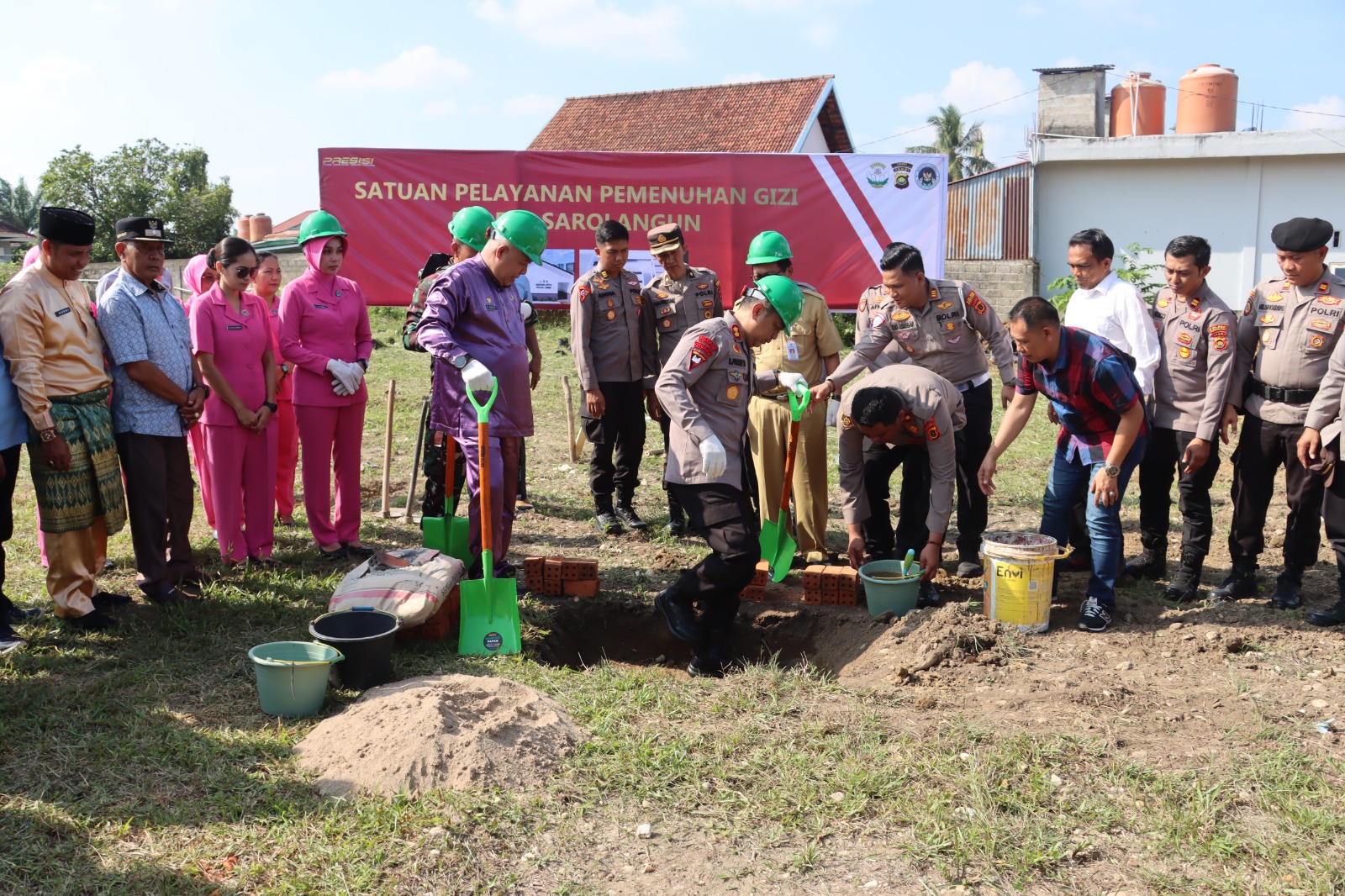 Kapolres Sarolangun Pimpin Langsung Giat Ground Breaking Dapur Sehat Bergizi di Desa Bukit Kecamatan Pelawan 
