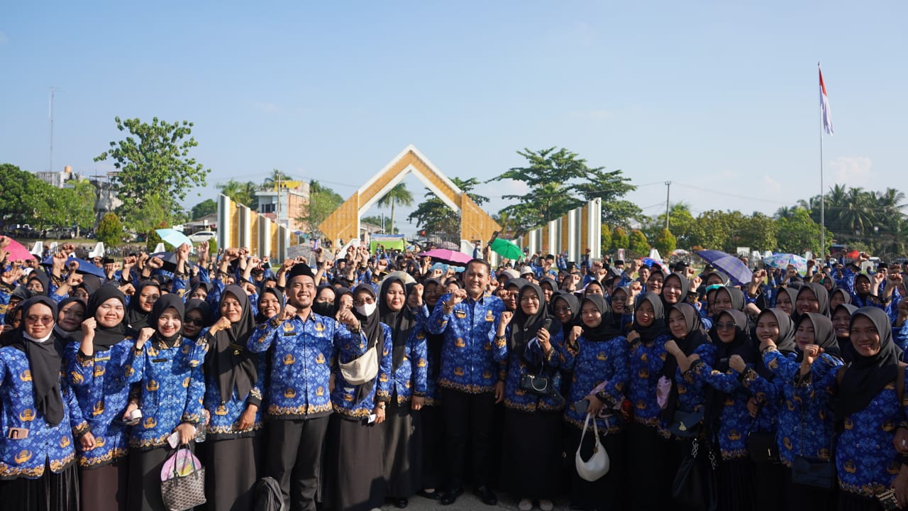 Bupati H M Syukur Lantik 1.321 Orang Pejabat Fungsional