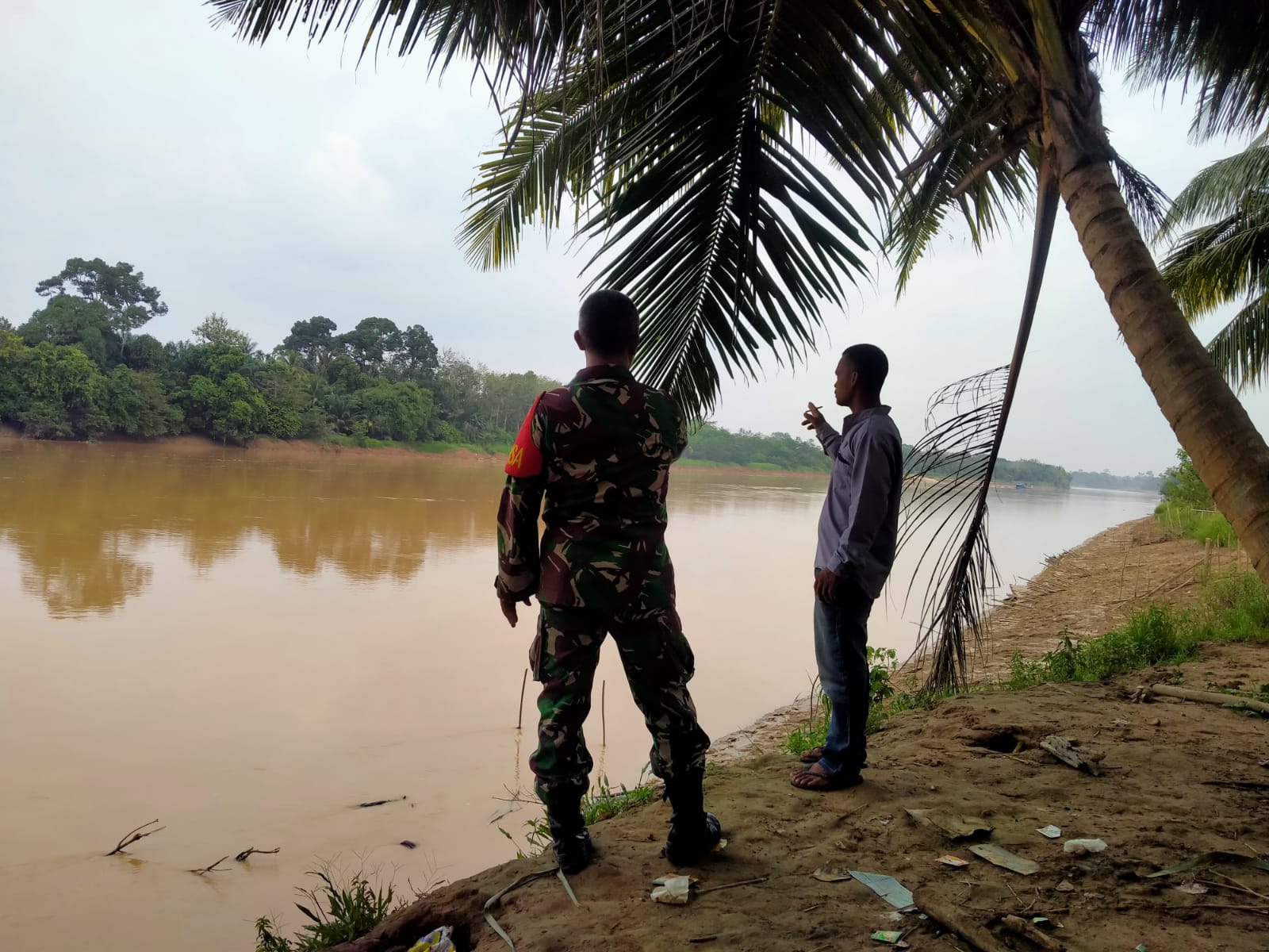 Babinsa Serka Wahyu Dwi KS Patroli Gulbencal dan Karhutla di Desa Batu Penyabung