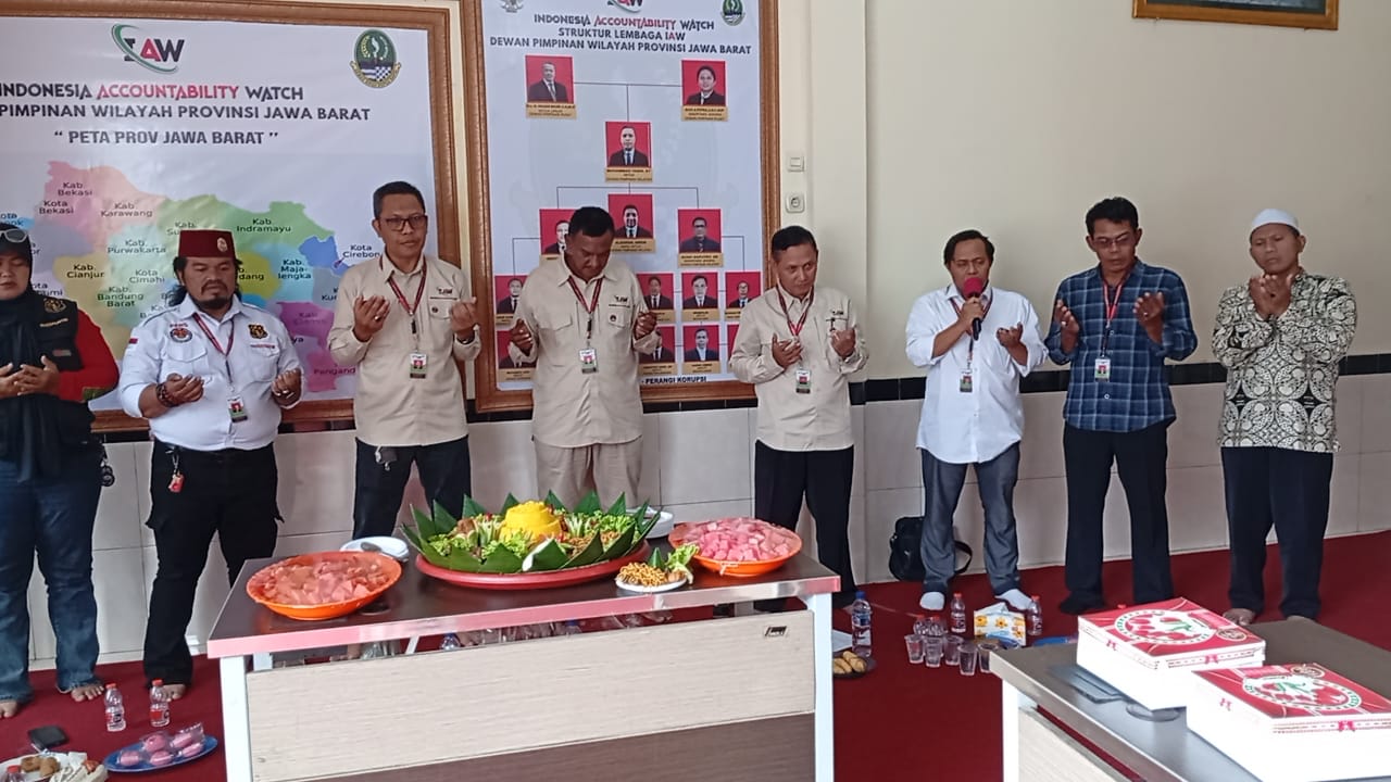 Kantor DPW IAW Jawa Barat Diresmikan Dengan Potong Tumpeng Dan Pita