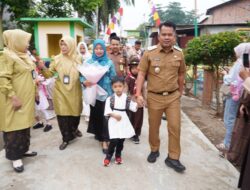 Wakil Bupati Tebo Tinjau Gerakan Hari Pertama Sekolah Bersama Ayah Di TK Islam AL Washliyah