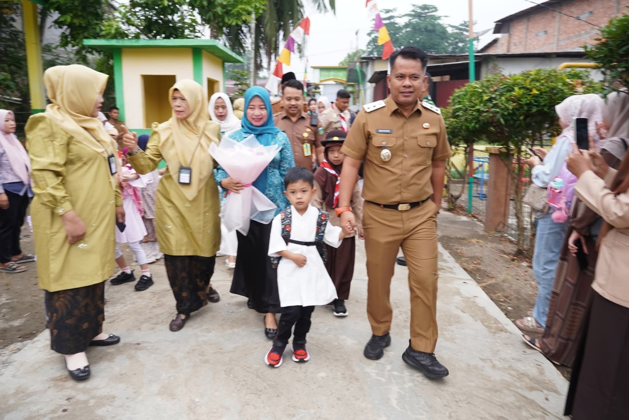 Wakil Bupati Tebo Tinjau Gerakan Hari Pertama Sekolah Bersama Ayah Di TK Islam AL Washliyah
