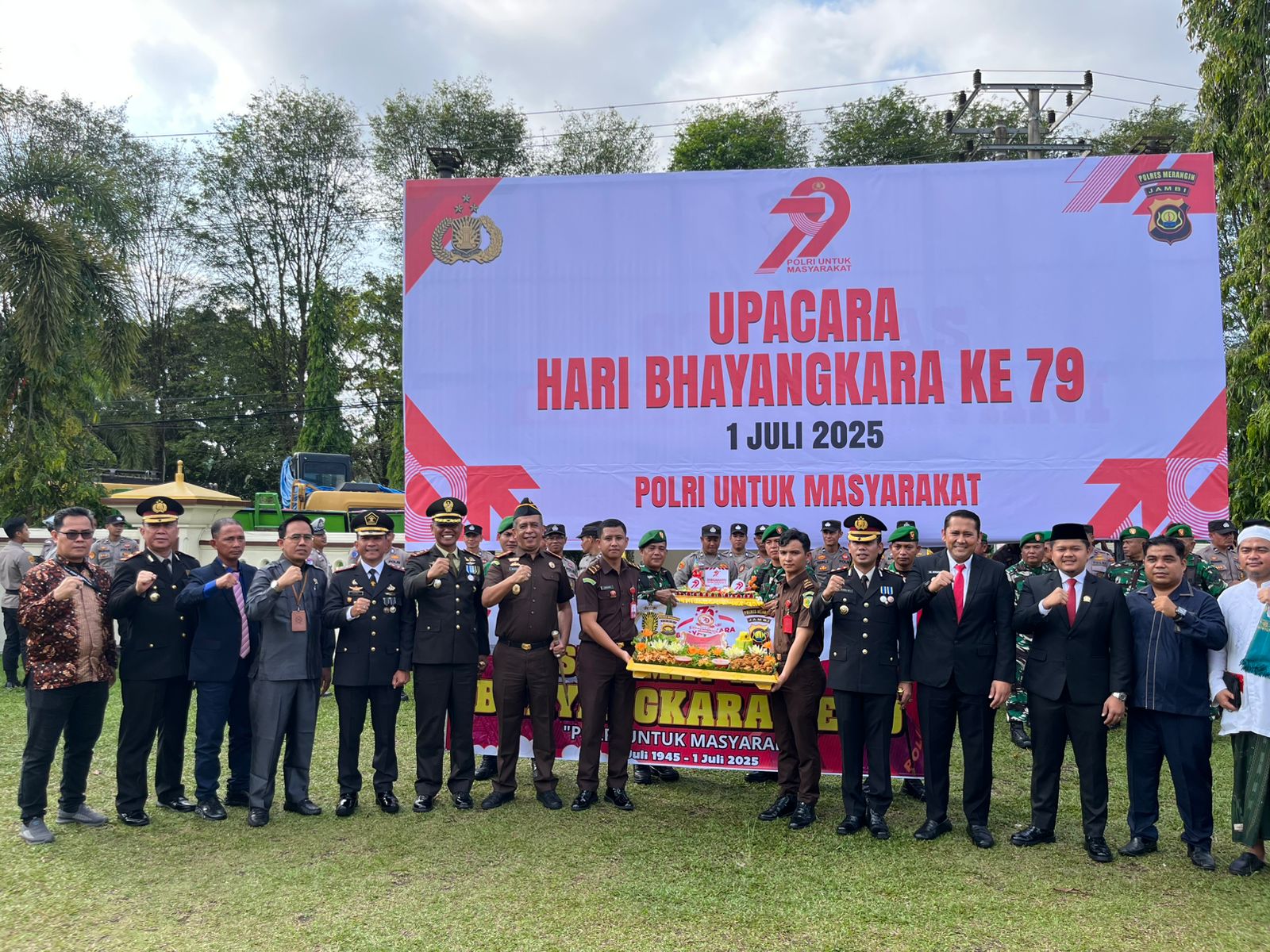 Dandim 0420/Sarko Hadiri Upacara HUT Bhayangkara ke-79 di Mapolres Merangin