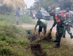 Gotong Royong Tunjukan Kebersamaan Babinsa dan Warga Panarung