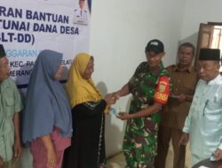 Babinsa Dampingi Pemdes Dalam Rangka Pembagian BLT-DD Tahap II Tahun 2025 di Desa Tambang Emas 