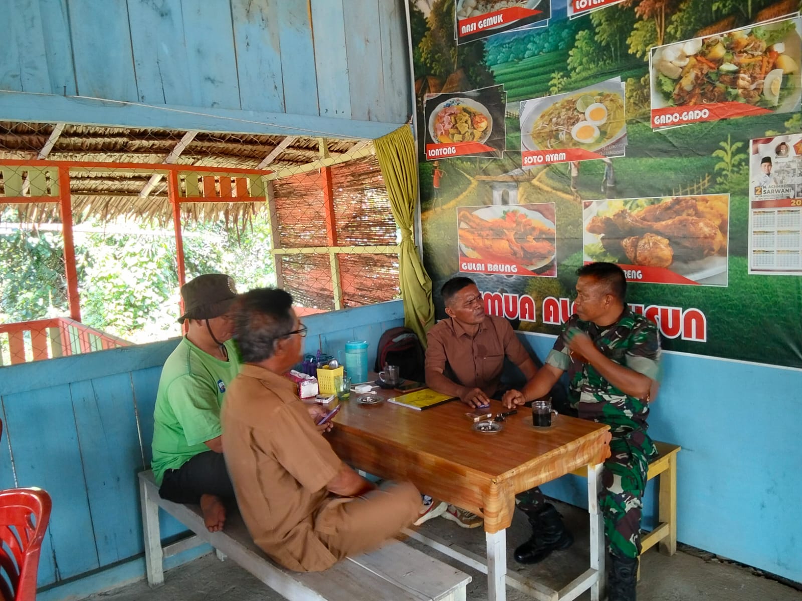 Silaturahmi Babinsa dengan pemerintah desa Sungai Ulak ,tokoh masyaraka
