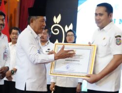 Bupati H M Syukur Dianugerahi Penghargaan kepala Daerah Komitmen Turunkan Stunting