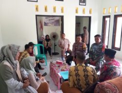 Babinsa Koramil 420-08/Tabir, Sertu Edi Susanto Laksanakan Komsos Bersama kepala desa dan bhabinkamtibmas di Desa Rejosari Kecamatan Tabir ilir