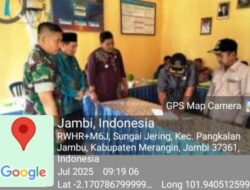 Babinsa Koramil 420-07/Sungai Manau Komsos dengan Perangkat Desa Bahas Keamanan dan Ketertiban Lingkungan