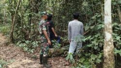 Babinsa Koramil 420-04/Sarolangun menggelar patroli Karhutla di Desa Tanjung gagak