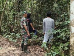 Babinsa Koramil 420-04/Sarolangun menggelar patroli Karhutla di Desa Tanjung gagak