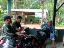 Memaksimalkan upaya pencegahan Karhutla, Babinsa koptu Arsip sudarno melakukan sosialisasi kepada warga dengan cara bertatap muka