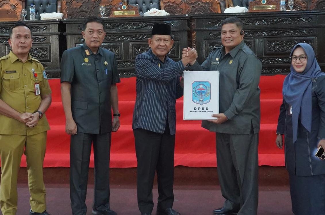 Fraksi-fraksi Dewan Merangin, Sampaikan Pandangan Umum Pada Paripurna DPRD Merangin Terhadap Ranperda APBD 2024