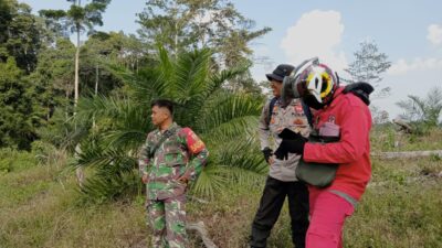 Cegah Karhutla, Babinsa dan Bhabinkamtibmas Gelar Patroli dan Sosialisasi di Desa