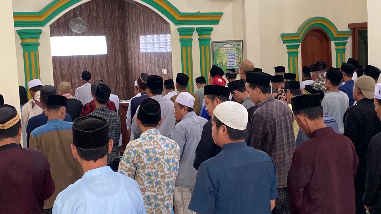 Kepala desa sindangheula gelar Jumat keliling di masjid Nurul Mubin,santuni anak yatim dan kunjungi ponpes di kampung serut