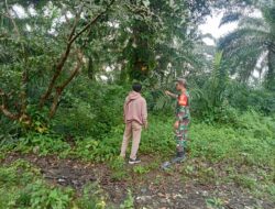 Kopda Heki Marsa Putra anggota Koramil 04/Sarolangun Kodim 0420/SARKO Sosialisasi Cegah kebakaran hutan dan lahan.